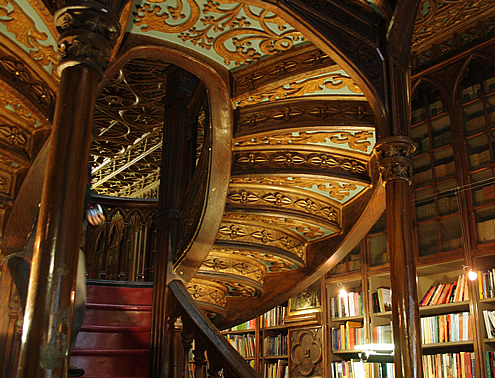 Creative guide to colorful Porto - Lello bookshop | Happy in Red