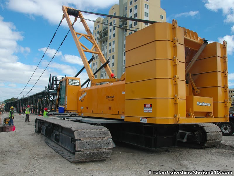 Manitowoc 999 Crawler Crane