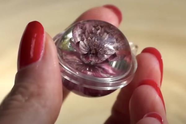 More Fun Resin Jewelry Ideas | Some Great Tips for Making Round Globes of Real Flower Resin Jewelry