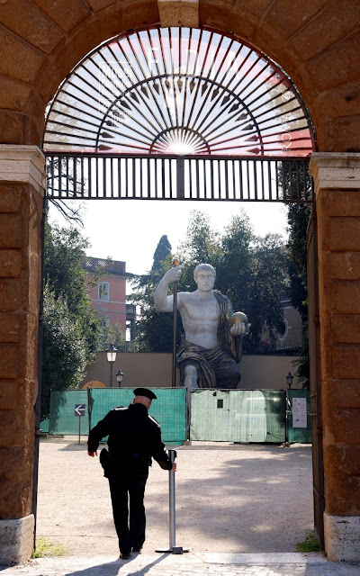 Ρώμη: Το 12μετρο άγαλμα του Μεγάλου Κωνσταντίνου - Πως το ανακατασκεύσαν