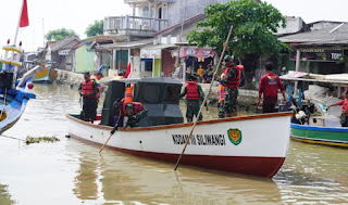 Perahu Semen  Hasil Inovasi Prajurit Diberikan Kepada Warga Sungai Buntu