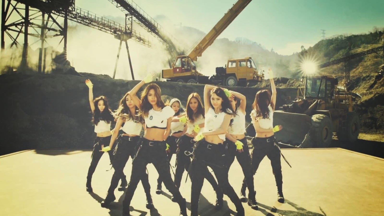 SNSD Catch Me If You Can MV