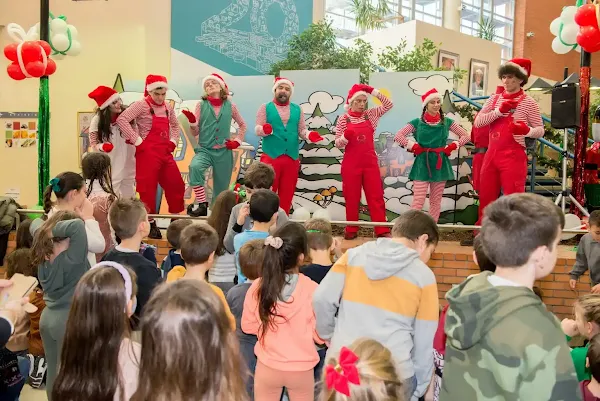 Γ.Ν. Παπαγεωργίου: Εκπλήξεις και δώρα για τα παιδιά των εργαζομένων σε Χριστουγεννιάτικη γιορτή