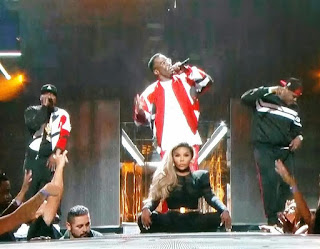 Diddy falls into Hole at BET AWARDS 2015 during Performance.(pics)