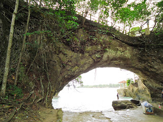 Pantai Karang Bolong