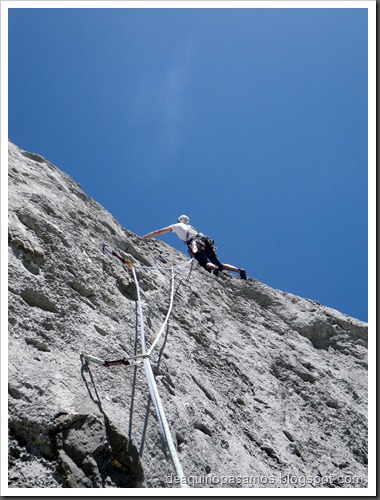 Via Los Ojales 200m MD- 6a (V  Oblig) (Fresnidiello, Picos de Europa) (Isra) 0896