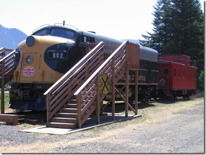 IMG_7992 EMD F9A Diesel Locomotive & Caboose at the Columbia Gorge Interpretive Center Museum in Stevenson, Washington on July 3, 2009