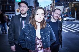 CHVRCHES fascina o mundo com "Forever"