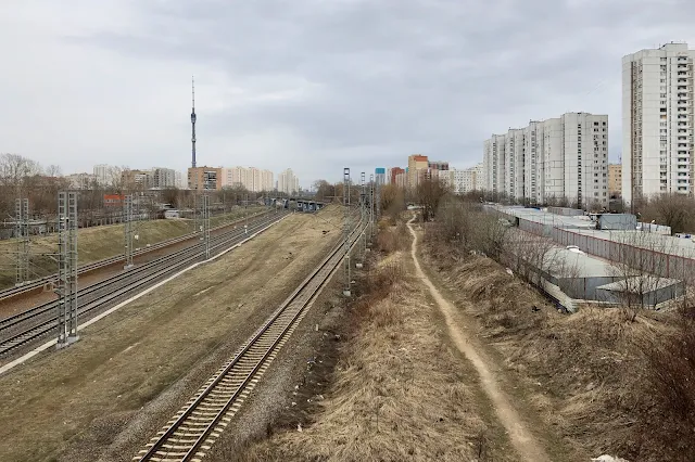 вид с путепровода Комдива Орлова, пути Московского направления Октябрьской железной дороги
