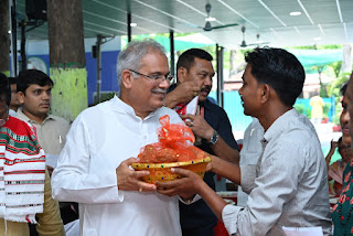 रायपुर : मुख्यमंत्री  भूपेश बघेल के आमंत्रण पर उनके निवास पहुंचे पत्थलगांव विधानसभा क्षेत्र के बागबहार निवासी श्री गौरीशंकर यादव ने अपने अनुभव साझा करते हुए कहा...