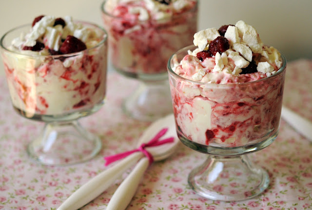 crema de fresas con merengues