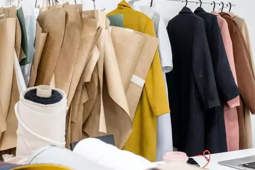 how much does ebay charge to sell