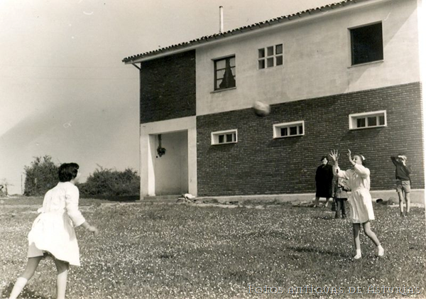 Escuela de Tuernes en el Año: (1962)