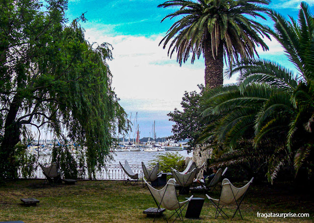 Jardim da casa de chá Lentas Maravillas, Colonia del Sacramento, Uruguai