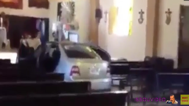 Une voiture dans l'église  issouvideo