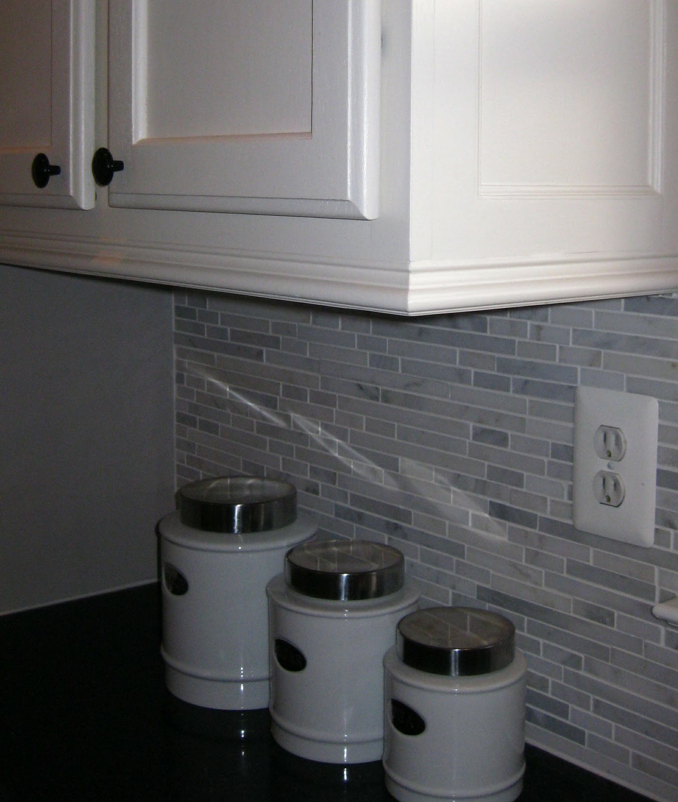 Adding Moldings To Your Kitchen Cabinets Remodelando La Casa