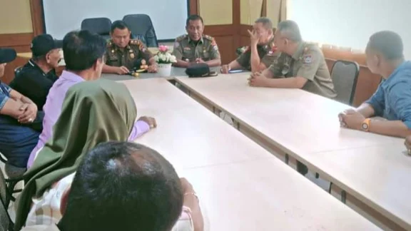 Akses Jalan ke Perumahan Laberi Indah 2 Ditutup, Satpol PP Kota Padang Mediasi Warga yang Bertikai