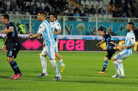 Napoli player Blerim Džemaili shoots to score from long range against Pescara