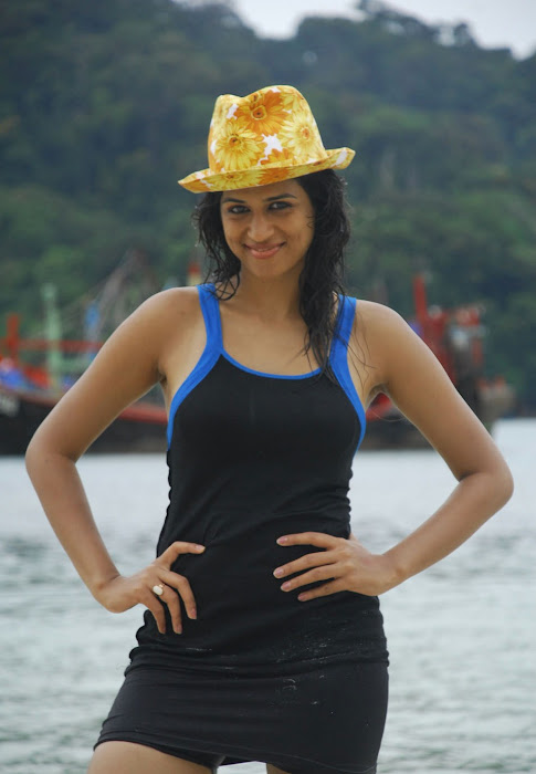 shraddha das spicy from mugguru, shraddha das new at beach photo gallery