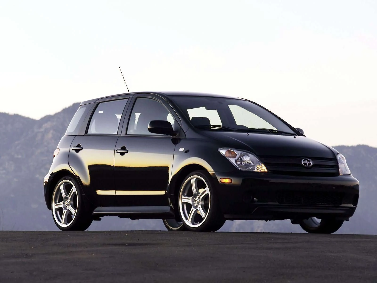 Hình ảnh xe ô tô Scion TRDEquipped xA 2005 & nội ngoại thất