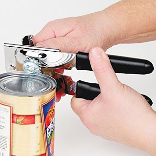 EZ Duz It Can Opener opening a can