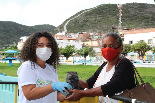 JMC Yamana Gold doa mudas de reflorestamento em ação do Dia do Meio Ambiente