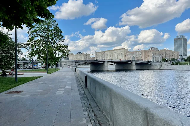 Бережковская набережная, Москва-река, Бородинский мост