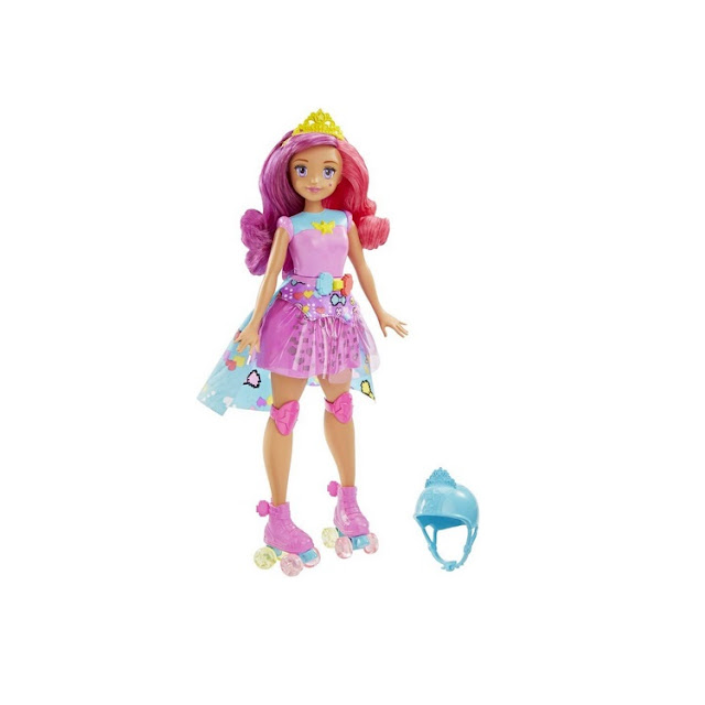 Vue détaillée de la poupée Barbie héroïne de jeu vidéo aux cheveux roses.