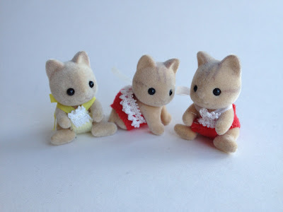 Sylvanian Families Vintage Catwood Cats Babies Christmas Limited Edition Set