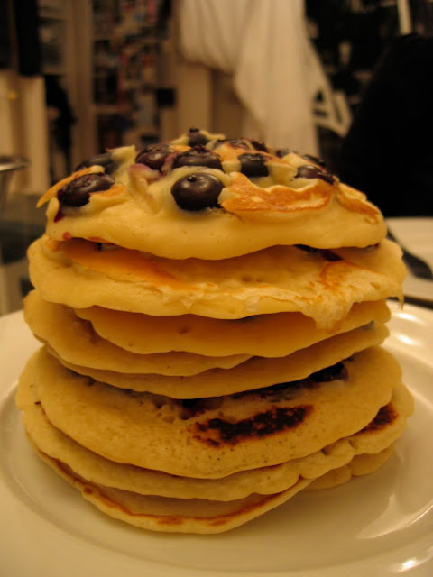 blueberry pancakes/ pancakes aux myrtilles