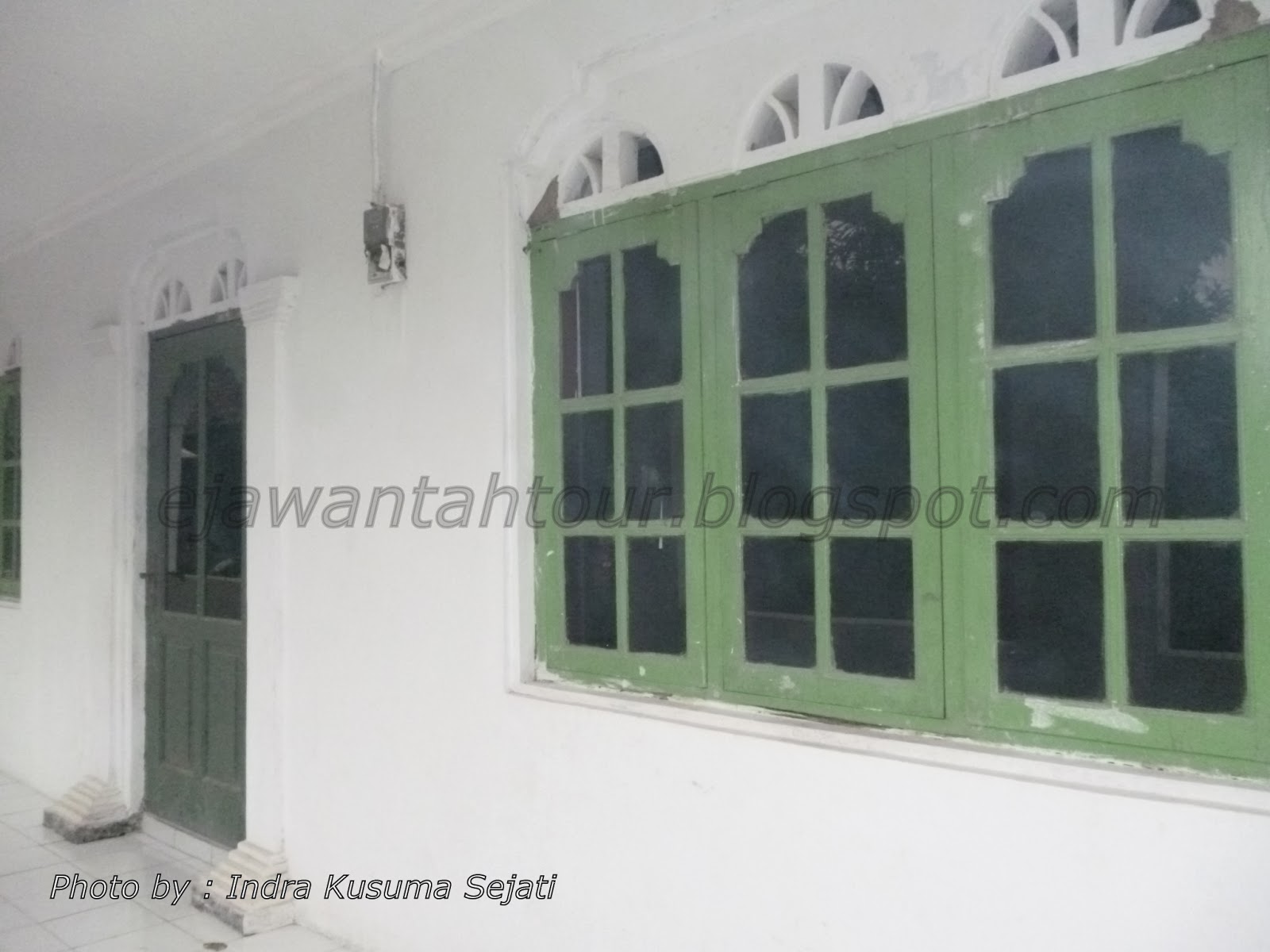 http://ejawantahtour.blogspot.com/2013/12/cerita-legenda-mitos-masjid-kole.html