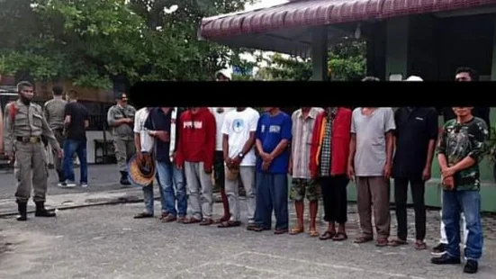 Beraksi di Objek Wisata dan Swalayan, 12 Orang Pelaku Pungli Diamankan Polisi dan Diserahkan ke Satpol PP Padang