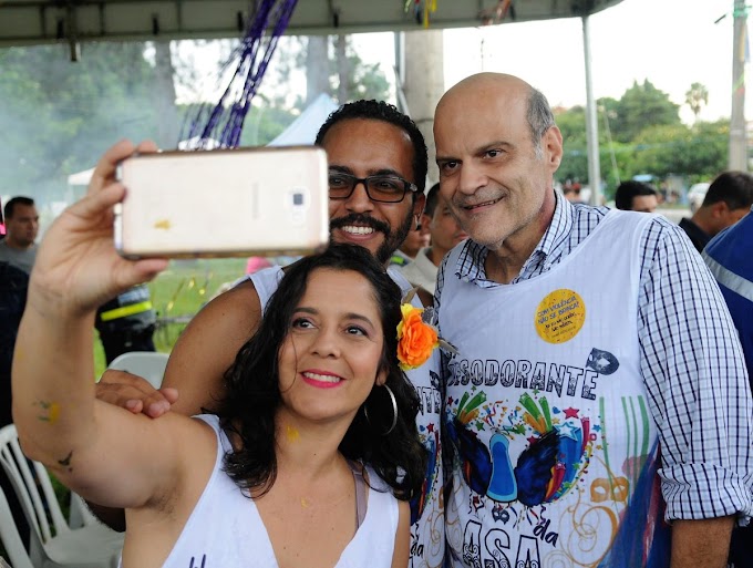 Carnaval:Paco Britto acompanha terceiro dia de folia em Brasília