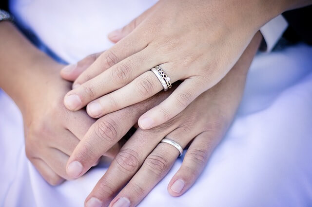 a man come and meet his life partner