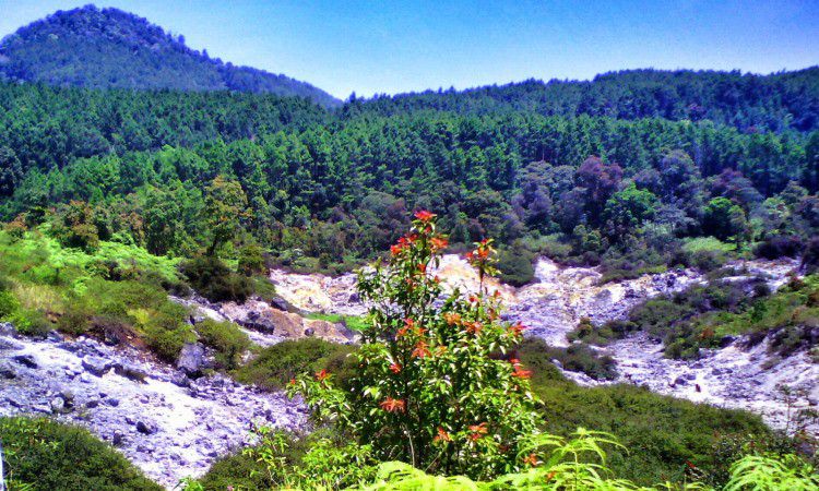 Karaha Bodas, Kawah Putih Eksotis di Tasikmalaya