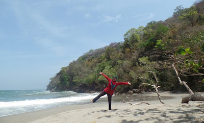 Pesona Pantai Nanggelan