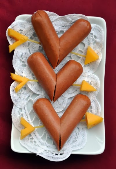 http://www.ourordinarylife.com/2012/01/valentines-treats-for-kids-cupids-heartdogs/