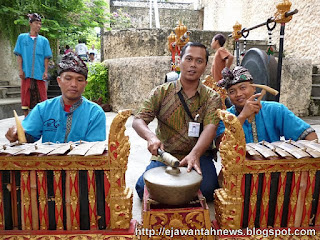 http://ejawantahnews.blogspot.com/2012/01/taman-budaya-garuda-wisnu-kencana-gwk.html