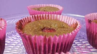 Receita de cupcake semi-integral de morango, banana e chia