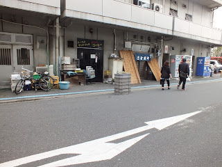 横浜中央市場の食堂外観