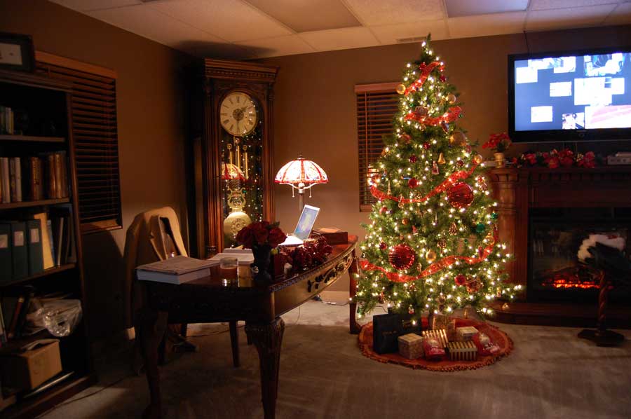 modern house  The Best Christmas Decorations  Ideas  For 