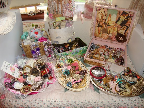 Shabby Chic Craft Rooms - DIY Easy Shabby Chic Arts and Crafts Ideas 16 - DecoRewarding : We have a variety of free tutorials to inspire you to make and decorate your own tags, embellishments, trinket.