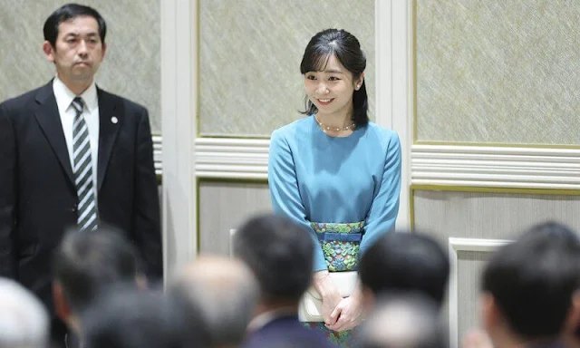 Princess Kako wore a blue top and floral print skirt by her sister Princess Mako. Midori no Wa Koryu no Tsudoi