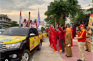 SERAH TERIMA KIRAB API OBOR PEKAN OLAHRAGA PROPINSI XI PROPINSI KALIMANTAN SELATAN 