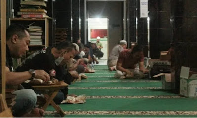 Buka bersama di masjid