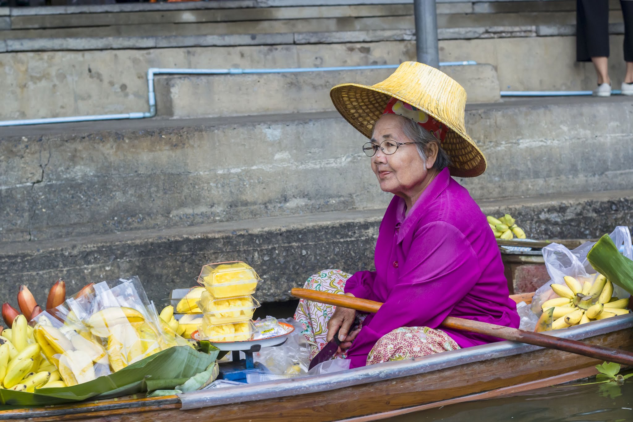 thailand tourist spots floating market