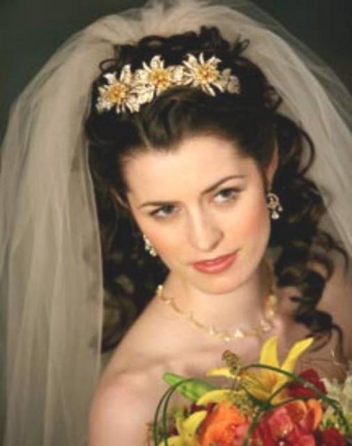 curly wedding hairstyle wtih tiara and veiljpg