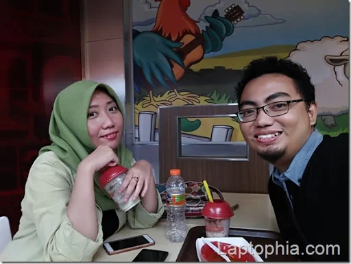Foto Selfie Kamera Depan tanpa LED Flash
