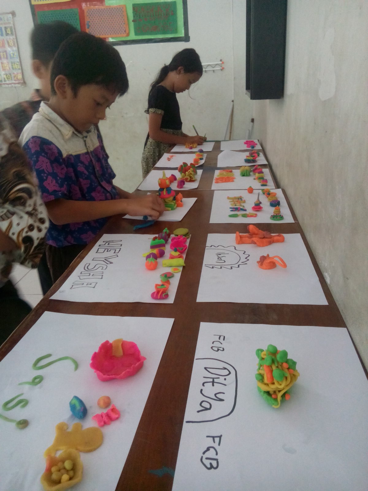 Paktik Membuat Karya Seni 3 Dimensi Kelas 3B SD Labschool 