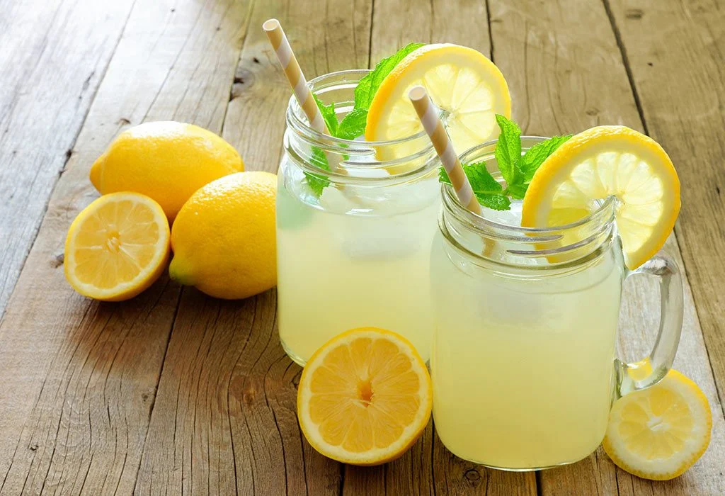 15 Benefícios Surpreendentes do Suco de Limão à Saúde